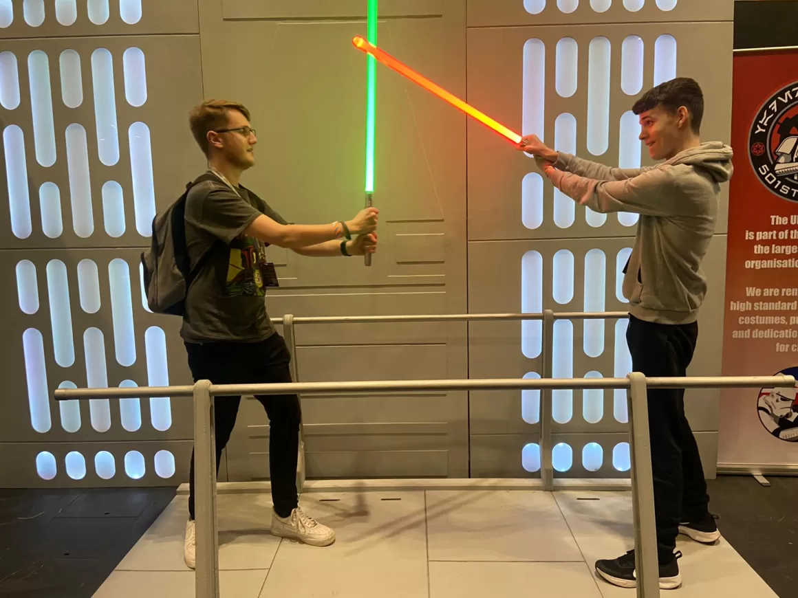 Lightsaber duel on Cloud City at Star Wars Celebration London | Agents of Fandom