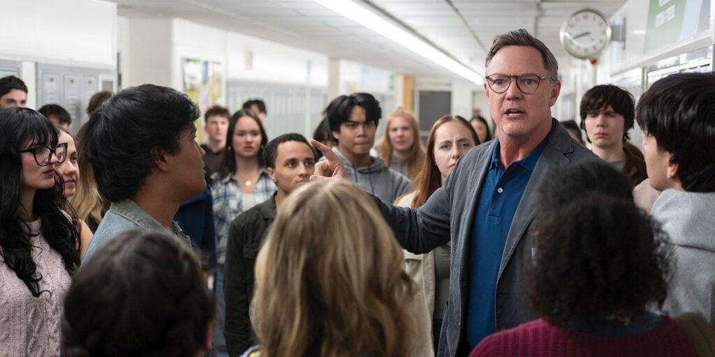 Principal Henry Grayle (Matthew Lillard) tries to keep his school in order in 'Carrie' | Agents of Fandom