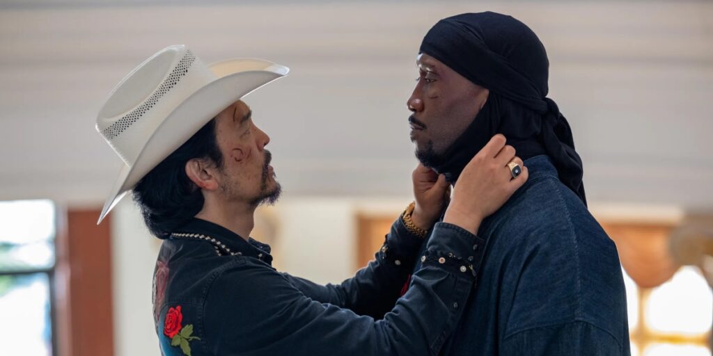 Haun Yoon (John Cho) fixing Latif's (Mahershala Ali) head garment in Your Mother Your Mother Your Mother | Agents of Fandom